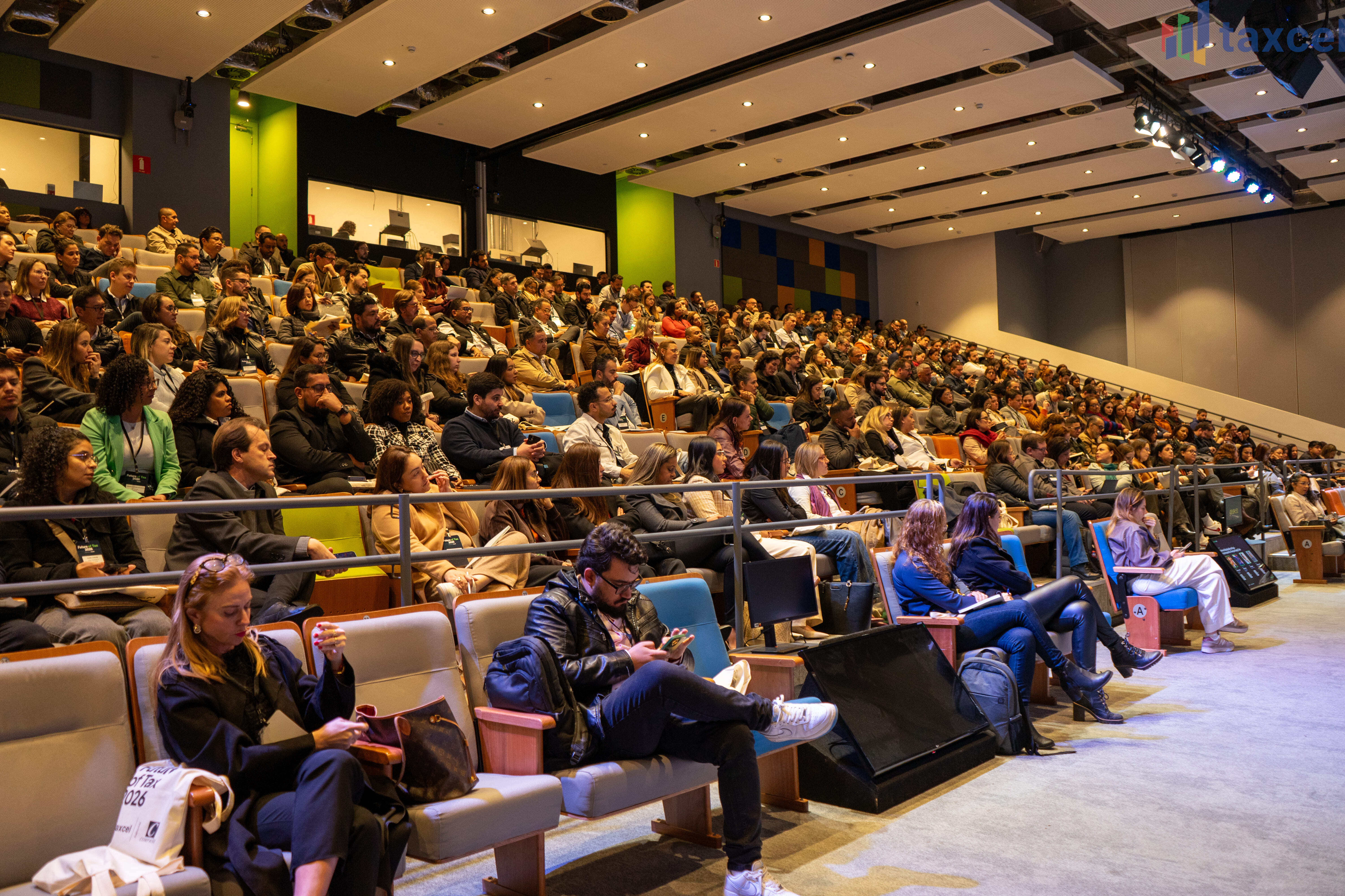 Auditório principal durante a abertura do Future of Tax 2026