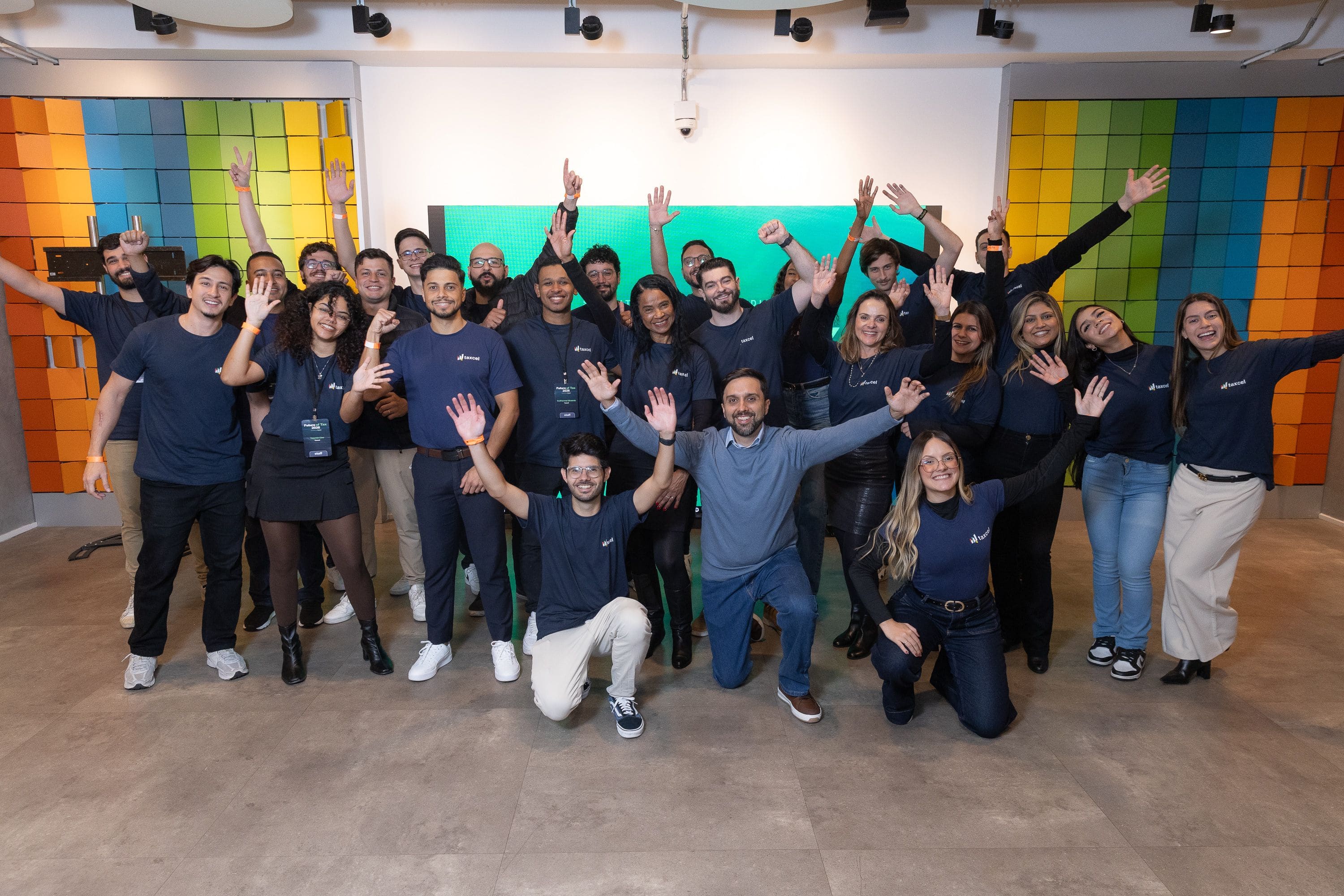 Equipe Taxcel celebrando o sucesso do Future of Tax 2026